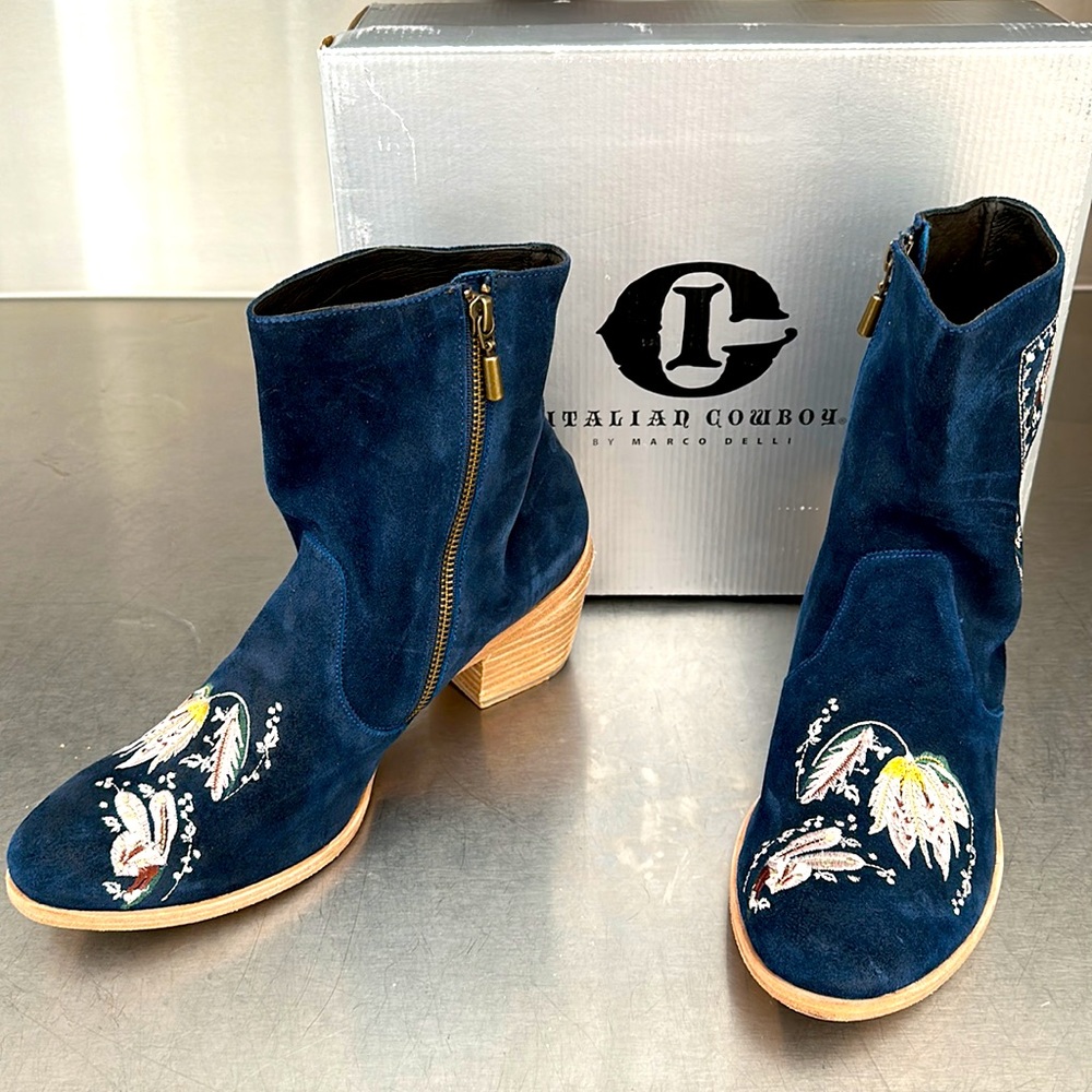NEW Marco Delli “Maka” embroidered blue suede boots, size 39/8